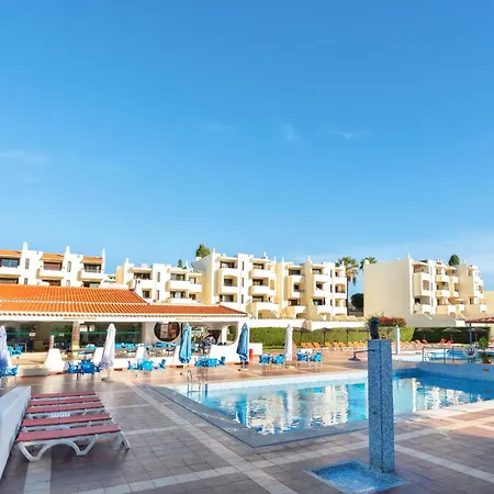 With 3 Swimming Pools Near The Old Town Apartamento Albufeira