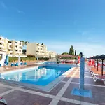 With 3 Swimming Pools Near The Old Town Albufeira